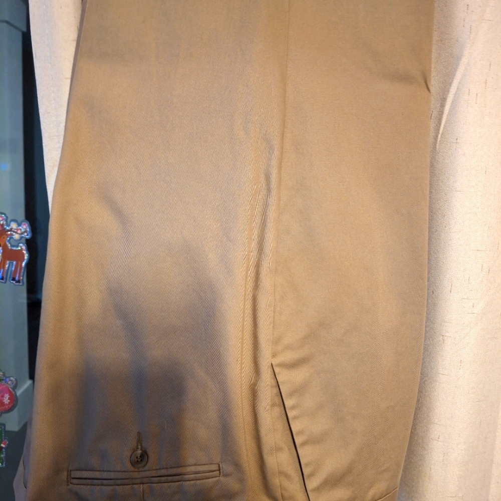 Dockers pants 50x30 very good shape. Beige color